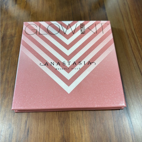 ANASTASIA Beverly Hills Sun Dipped Glow Kit Highlighting Palette - Picture 3 of 6